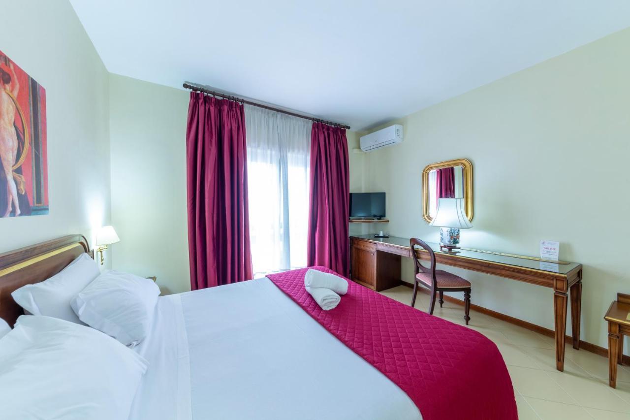 Hotel Sakura 4*